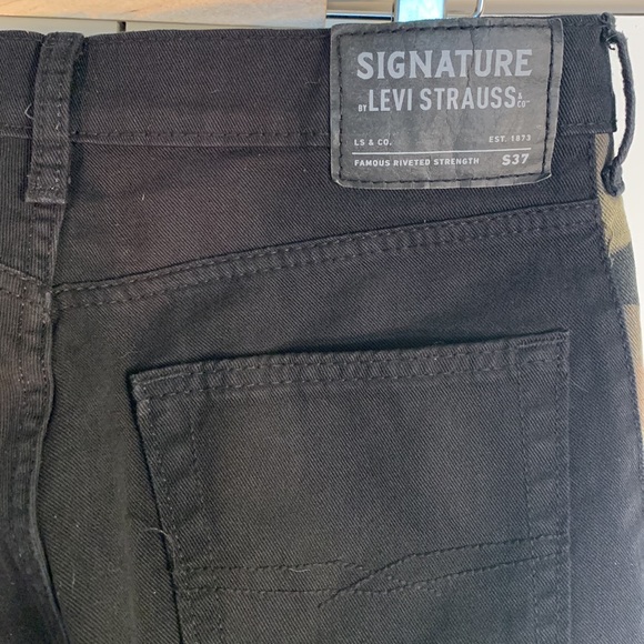 Levi’s Signature (30”x30”) - Picture 9 of 16